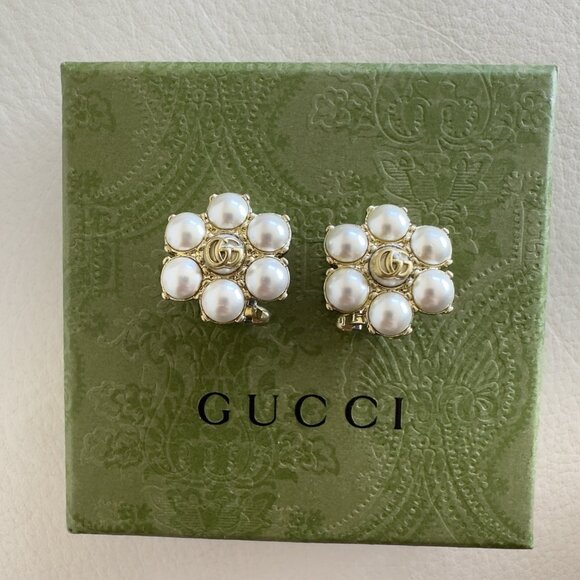 NEW GUCCI Pearl Earrings Interlocking Gold Clip On Type Logo Engraved 2cm x 2cm - Picture 1 of 10